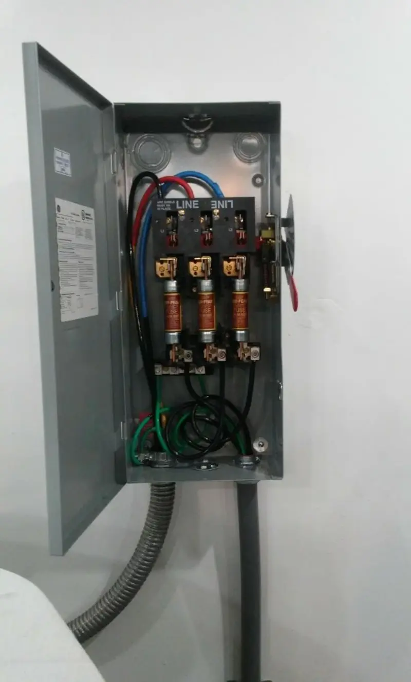 Three-phase disconnect switch installed for Smoke Detector Installation in Columbia